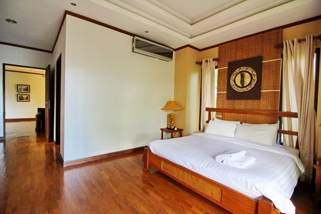 House for rent East Jomtien showing the master bedroom suite
