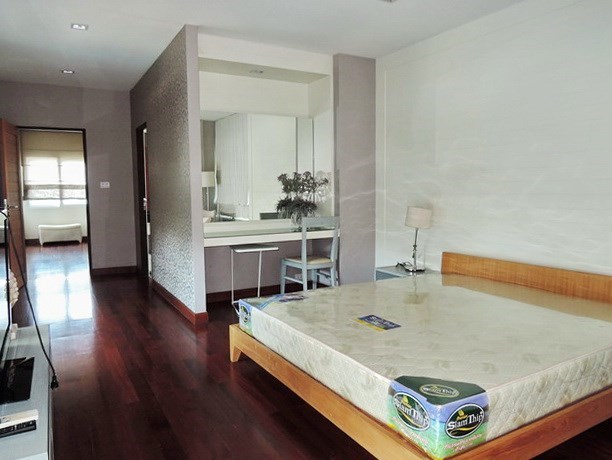 House for rent Pattaya showing the master bedroom suite