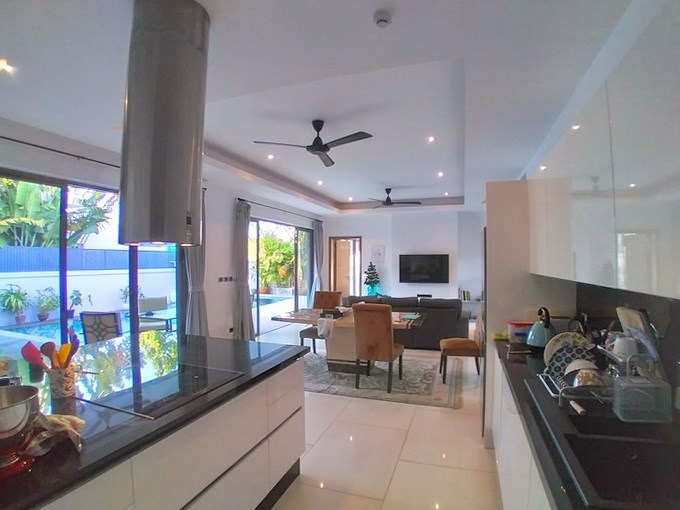 House for rent Pattaya showing the open plan concept 