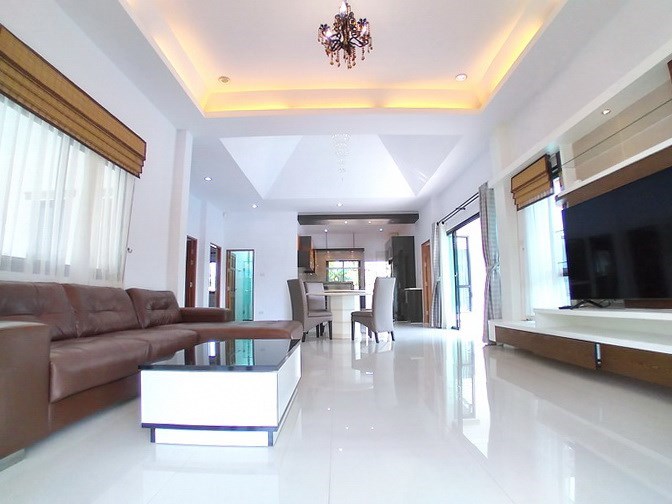 House for sale Pattaya showing the open plan concept 