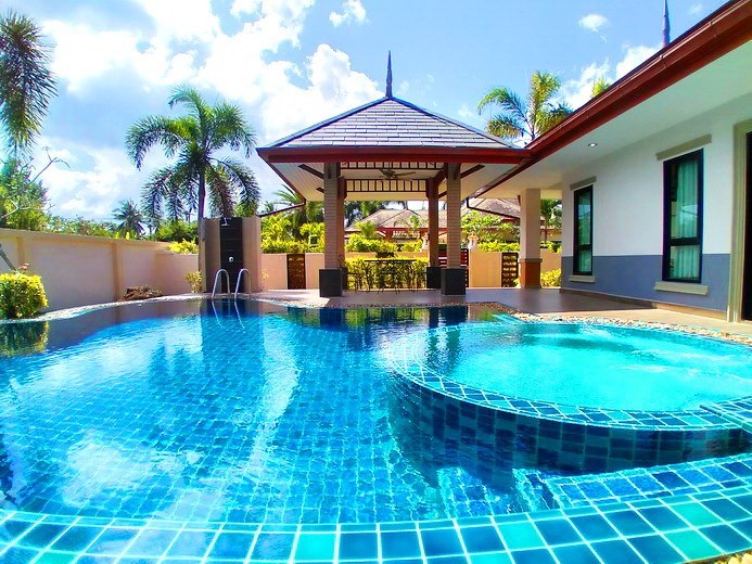 House for sale Pattaya showing the pool and sala House for sale Pattaya showing the pool and sala
