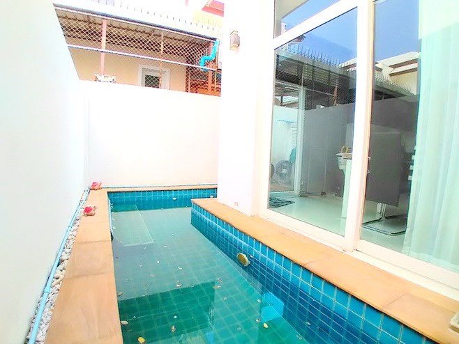 House for rent Pattaya showing the private pool 