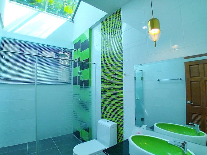 House for sale Pattaya showing the second bathroom House for sale Pattaya showing the second bathroom