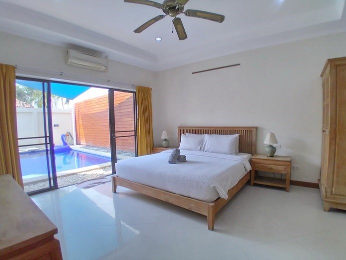 House for rent Pratumnak Hill showing the master bedroom House for rent Pratumnak Hill showing the master bedroom