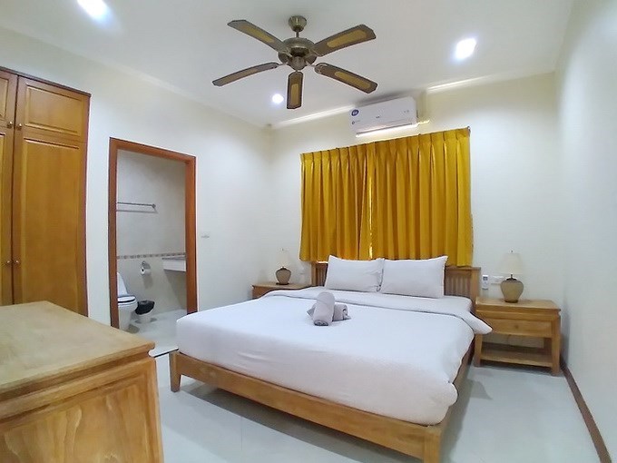 House for rent Pratumnak Hill showing the second bedroom suite House for rent Pratumnak Hill showing the second bedroom suite