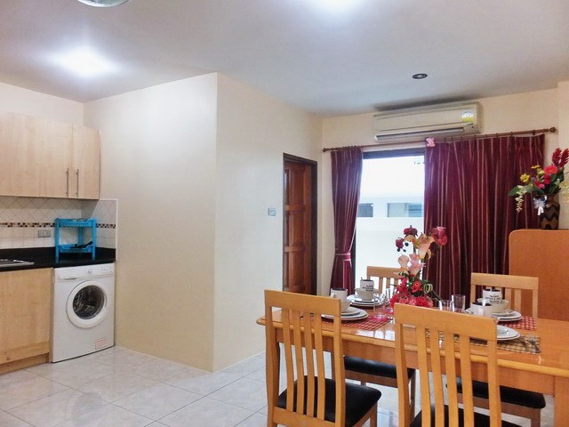 House for rent Pratumnak Pattaya showing the dining and kitchen areas