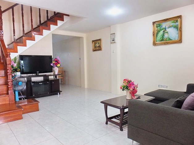 House for rent Pratumnak Pattaya showing the living room
