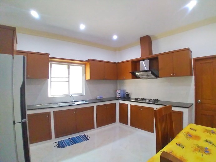 House for rent South Pattaya showing the kitchen 