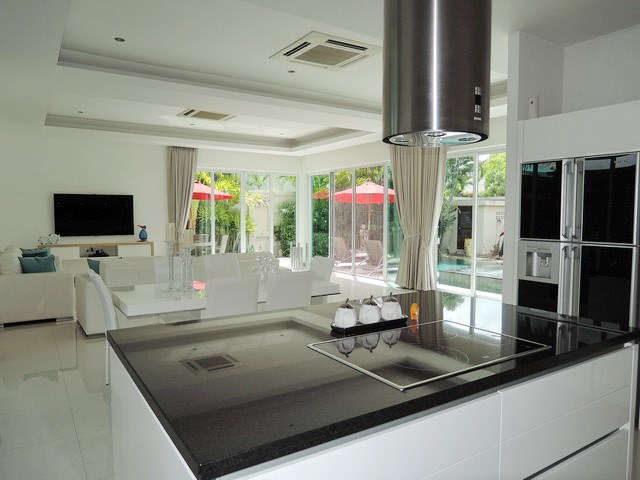 House for rent The Vineyard Pattaya looking from the kitchen