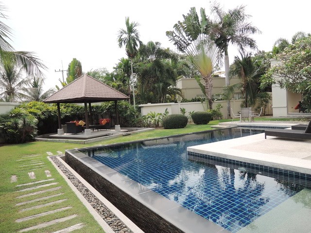 House for rent at Pattaya The Vineyard showing the swimming pool garden and sala