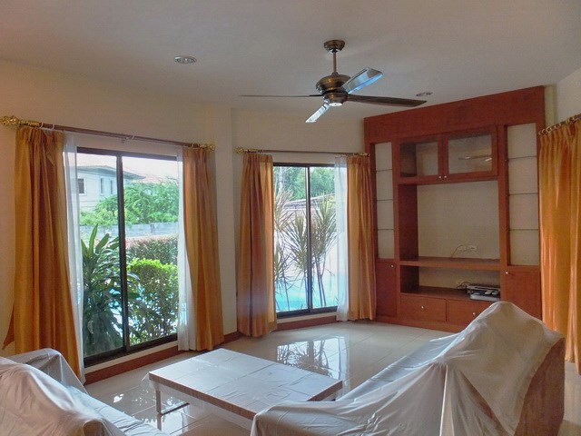 House for rent East Pattaya showing the living room