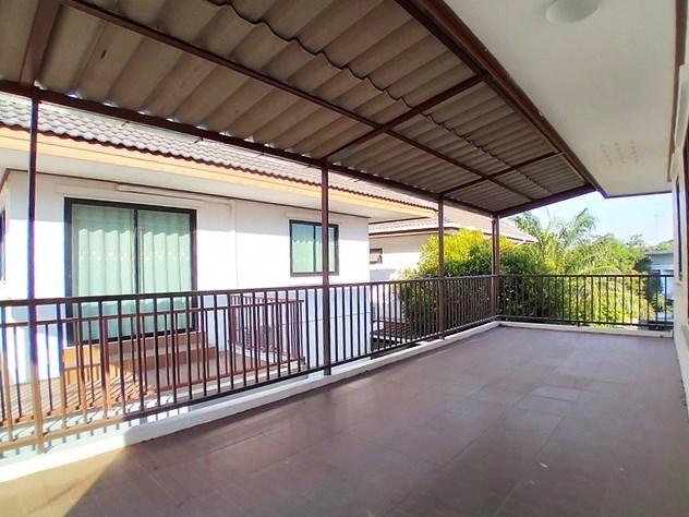 House for rent East Pattaya showing the balcony House for rent East Pattaya showing the balcony