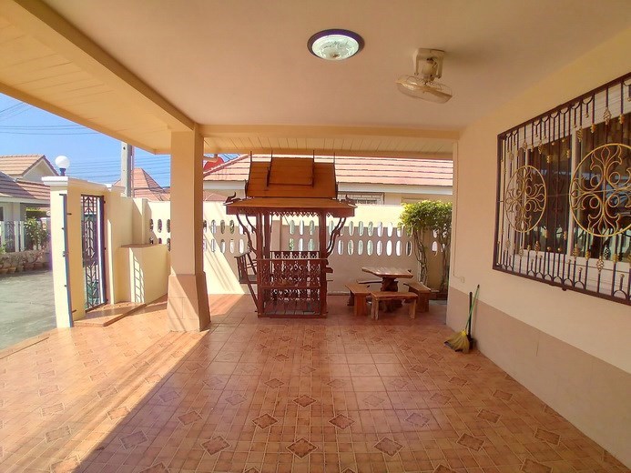 House for rent East Pattaya showing the terrace House for rent East Pattaya showing the terrace