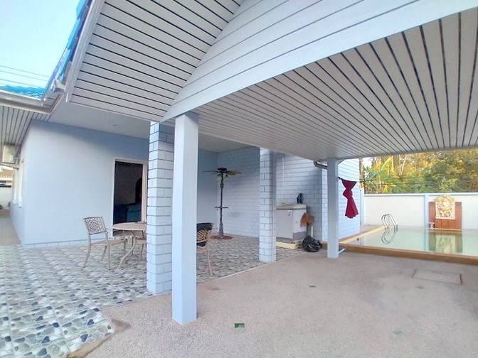 House for rent East Pattaya showing the carport House for rent East Pattaya showing the carport