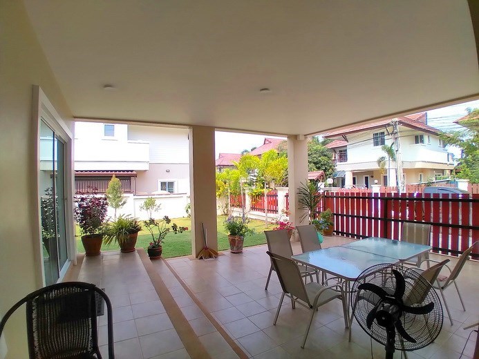 House for rent East Pattaya showing the covered terrace 