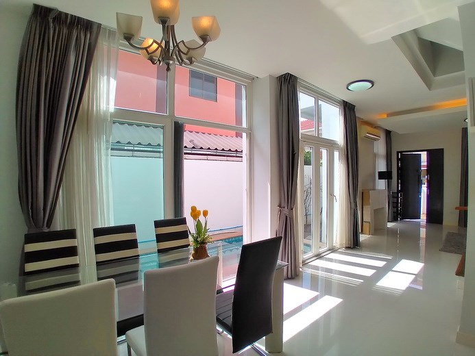 House for rent East Pattaya showing the dining area 