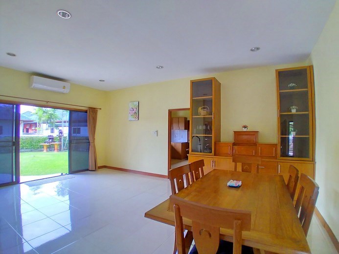 House for rent East Pattaya showing the first dining area House for rent East Pattaya showing the first dining area