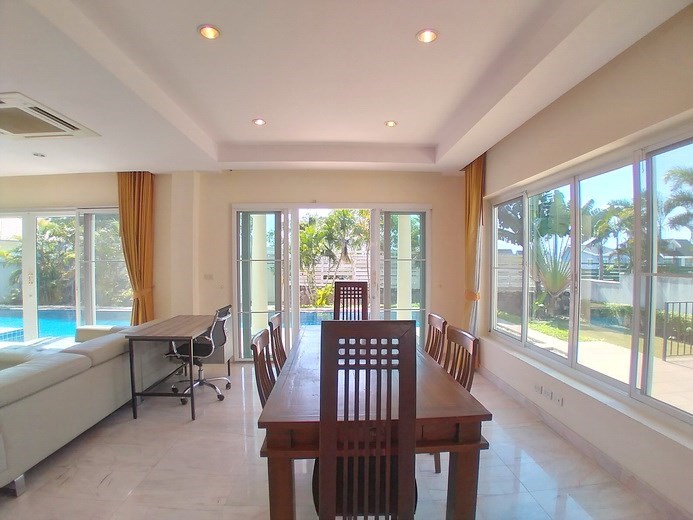 House for rent East Pattaya showing the dining area House for rent East Pattaya showing the dining area