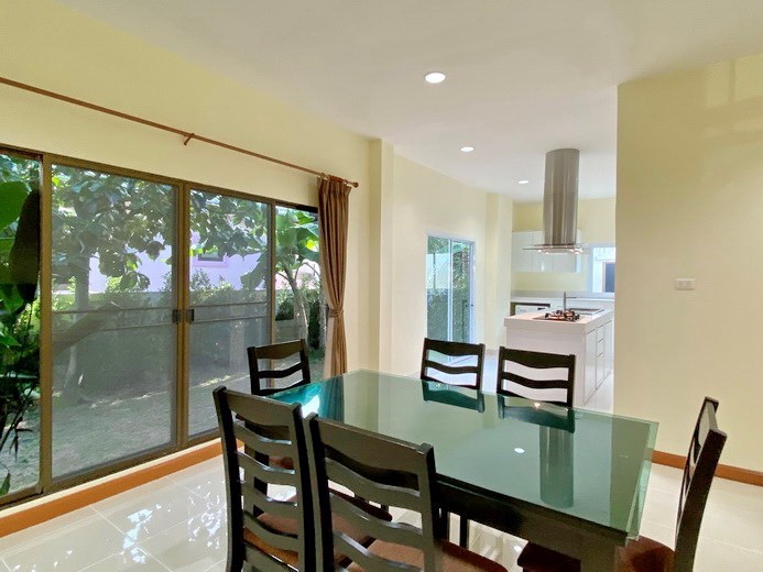 House for rent East Pattaya showing the dining and kitchen areas 