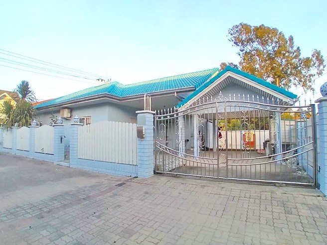 House for rent East Pattaya showing the house frontage House for rent East Pattaya showing the house frontage