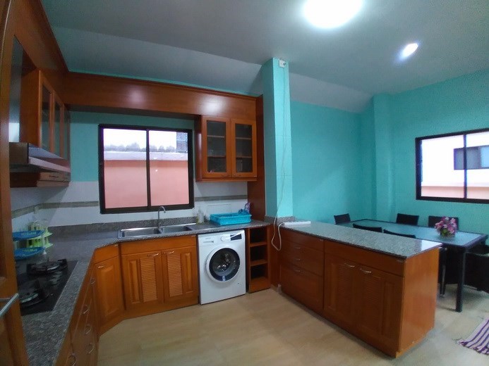 House for rent East Pattaya showing the kitchen House for rent East Pattaya showing the kitchen