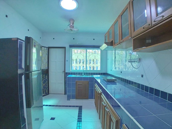House for rent East Pattaya showing the kitchen House for rent East Pattaya showing the kitchen