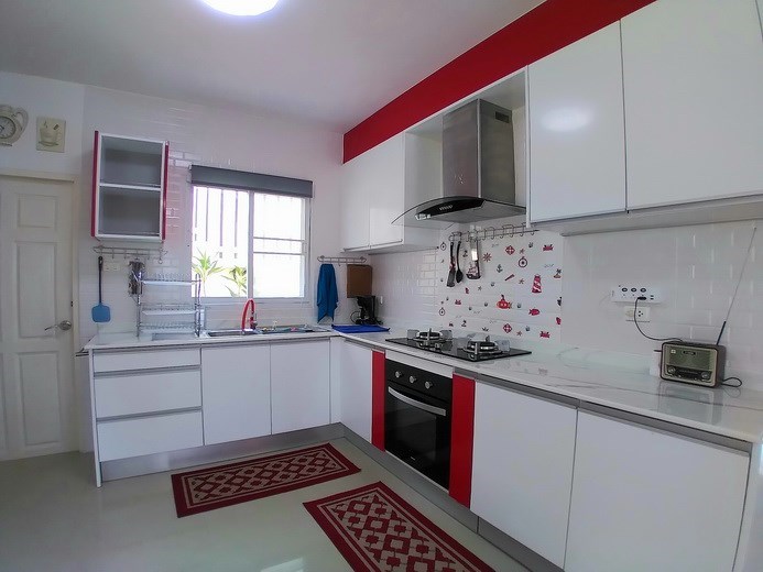 House for rent East Pattaya showing the kitchen House for rent East Pattaya showing the kitchen