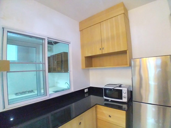 House for rent East Pattaya showing the kitchen and cabinets House for rent East Pattaya showing the kitchen and cabinets