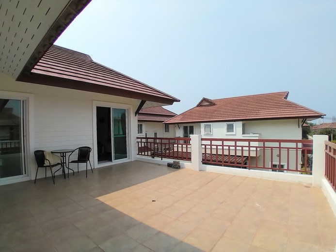 House for rent East Pattaya showing the large balcony House for rent East Pattaya showing the large balcony