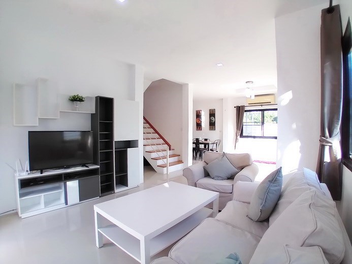 House for rent East Pattaya showing the living and dining areas House for rent East Pattaya showing the living and dining areas