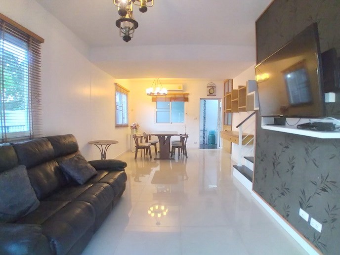 House for rent East Pattaya showing the living and dining areas House for rent East Pattaya showing the living and dining areas