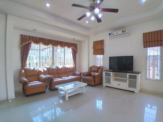 House for rent East Pattaya showing the living area 