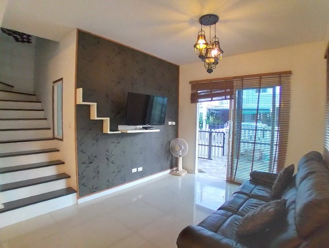 House for rent East Pattaya showing the living area House for rent East Pattaya showing the living area