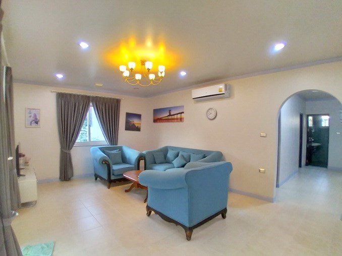 House for rent East Pattaya showing the living area House for rent East Pattaya showing the living area