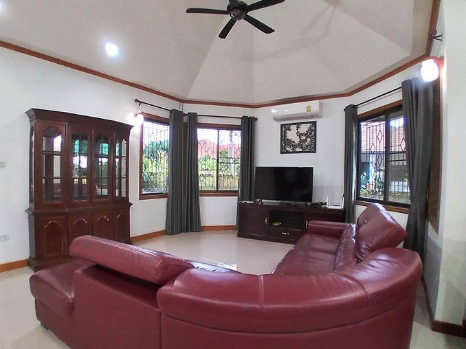 House for rent East Pattaya showing the living room 