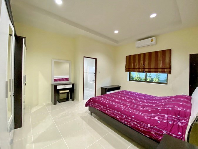 House for rent East Pattaya showing the master bedroom