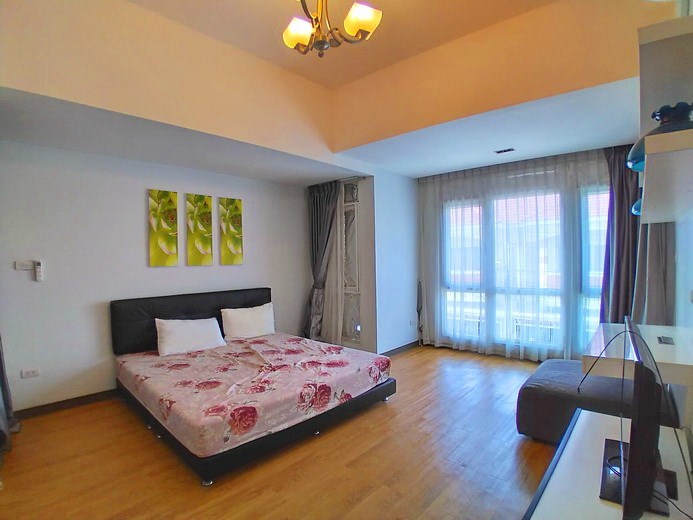 House for rent East Pattaya showing the master bedroom 