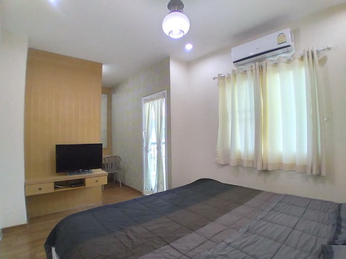 House for rent East Pattaya showing the master bedroom and furniture House for rent East Pattaya showing the master bedroom and furniture