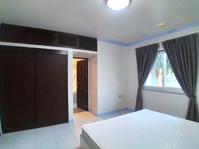House for rent East Pattaya showing the master bedroom suite House for rent East Pattaya showing the master bedroom suite