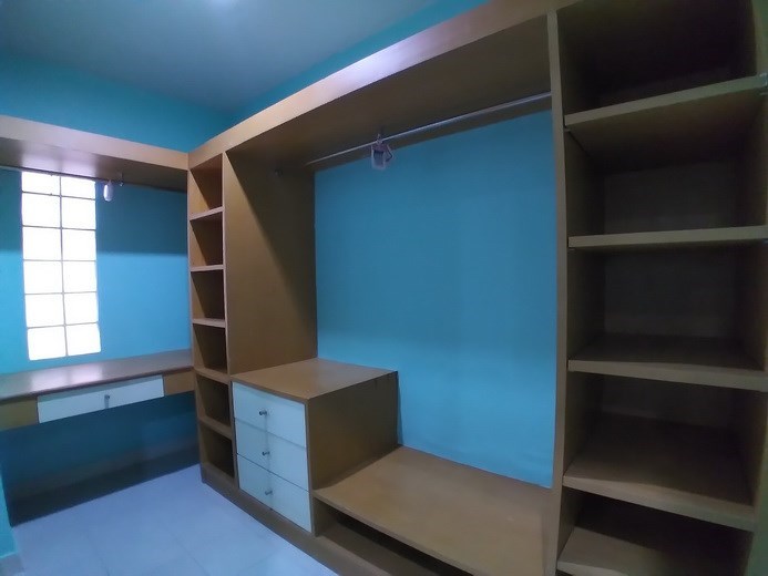 House for rent East Pattaya showing the walk-in wardrobes House for rent East Pattaya showing the walk-in wardrobes