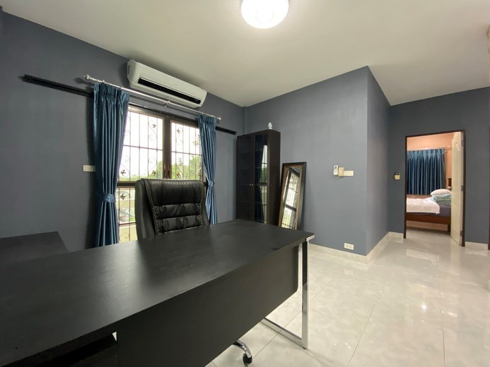 House for rent East Pattaya showing the office area