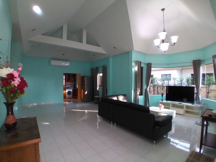 House for rent East Pattaya showing the open plan living area House for rent East Pattaya showing the open plan living area
