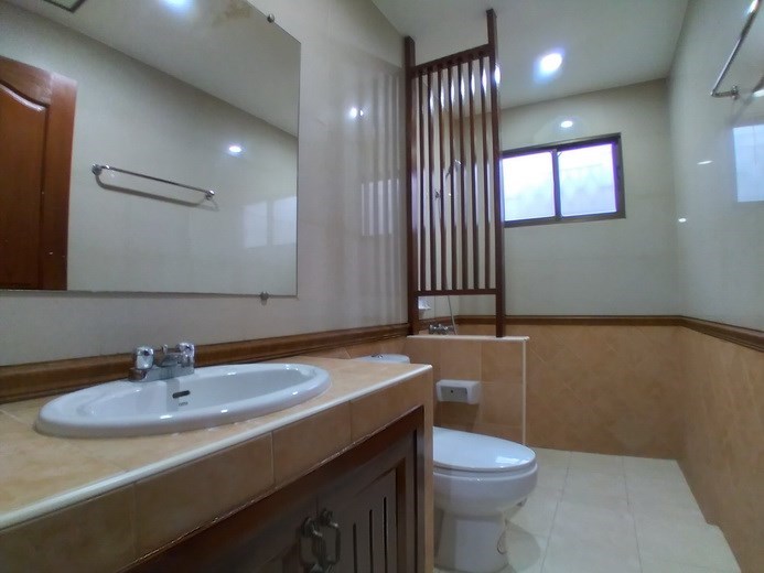 House for rent East Pattaya showing the second bathroom House for rent East Pattaya showing the second bathroom