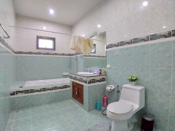 House for rent East Pattaya showing the the second bathroom House for rent East Pattaya showing the the second bathroom