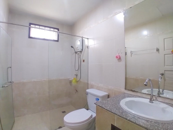 House for rent East Pattaya showing the second bathroom 