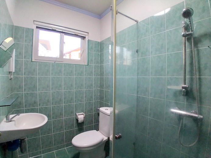 House for rent East Pattaya showing the second bathroom House for rent East Pattaya showing the second bathroom