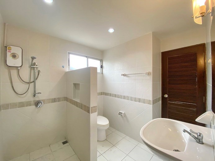 House for rent East Pattaya showing the second bathroom 