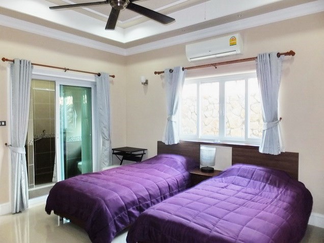 House for rent Nongplalai Pattaya showing the second bedroom suite 