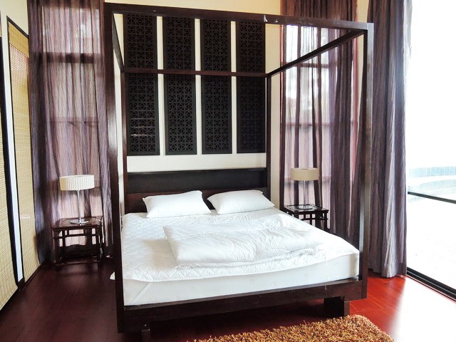 House for rent Pattaya showing the master bedroom