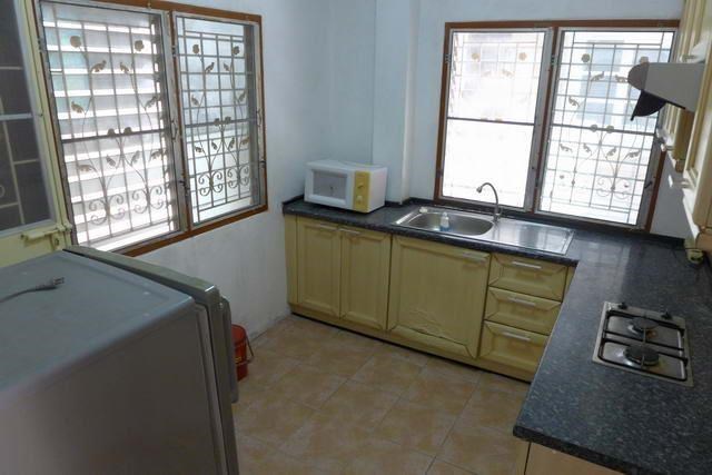House For Rent Pattaya showing the kitchen House For Rent Pattaya showing the kitchen